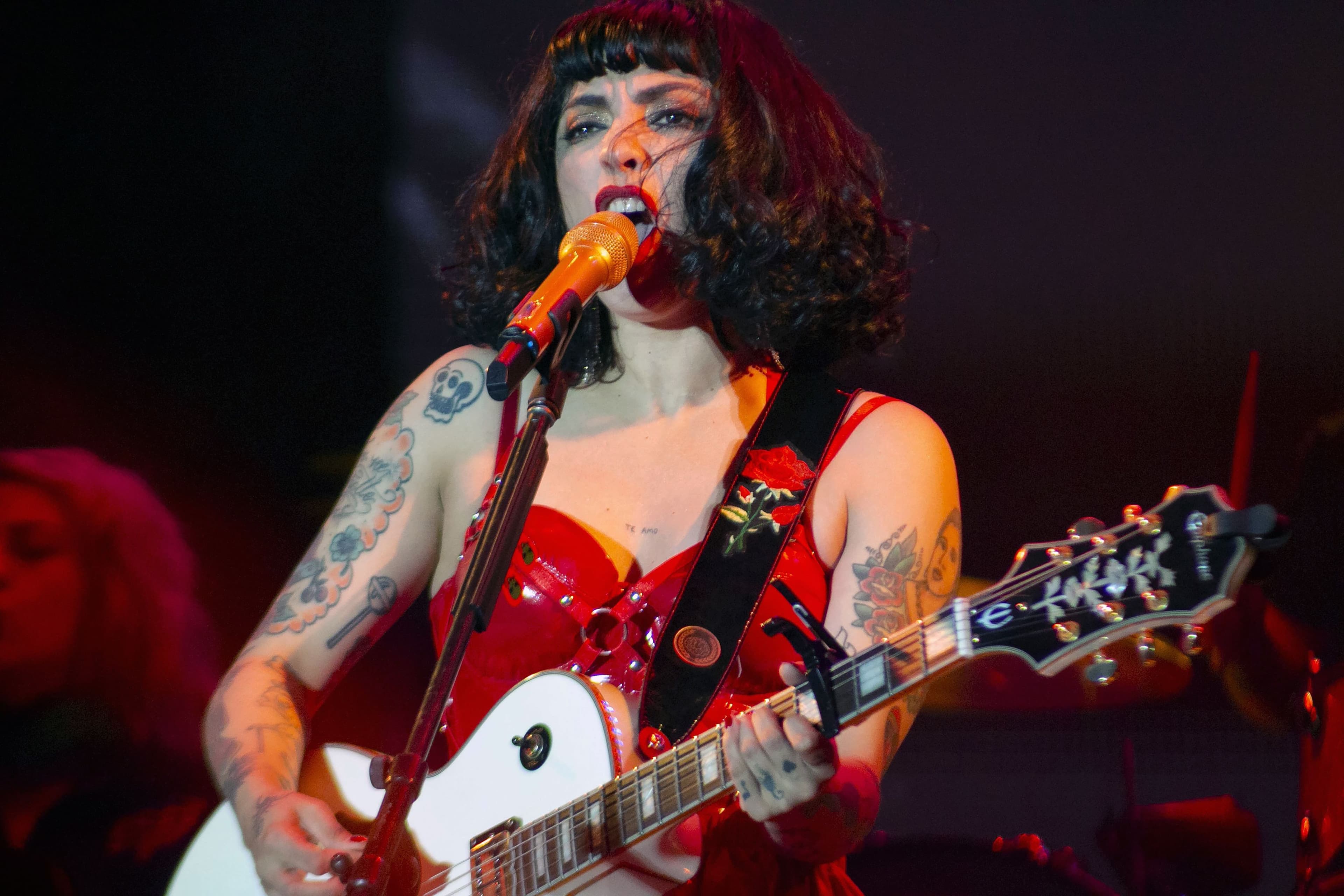MON LAFERTE - 4