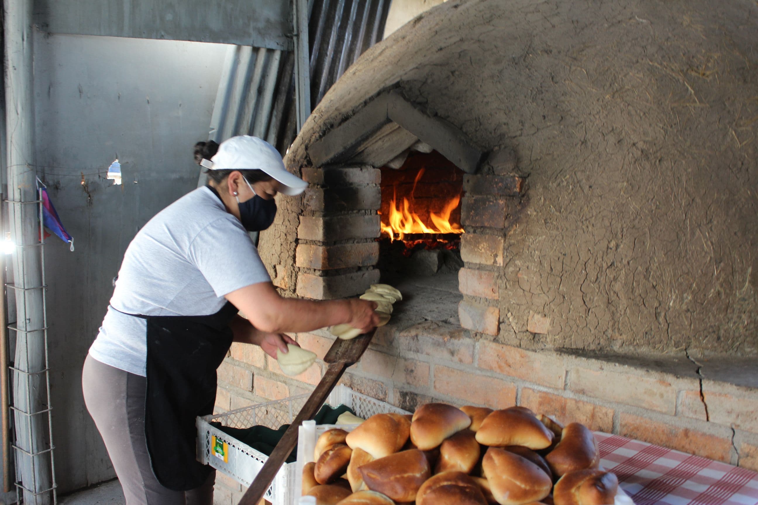 Proceso de elaboración de panes en horno de leña